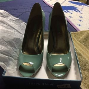 Nine west patent leather wooden heel